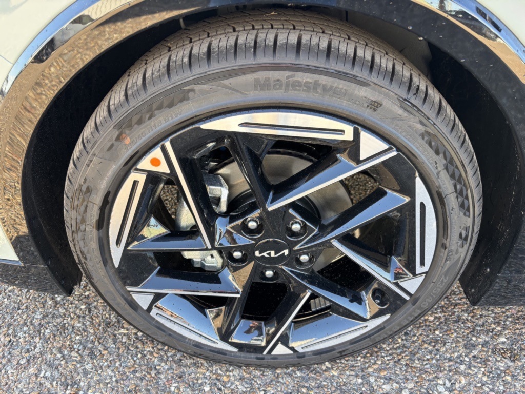 2025 Kia K4 GT-Line photo 14