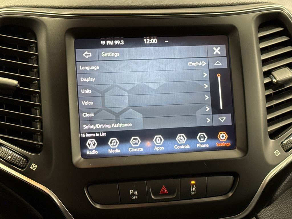 2021 Jeep Cherokee Latitude Lux photo 15