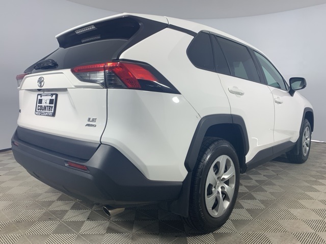 2022 Toyota RAV4 LE photo 7
