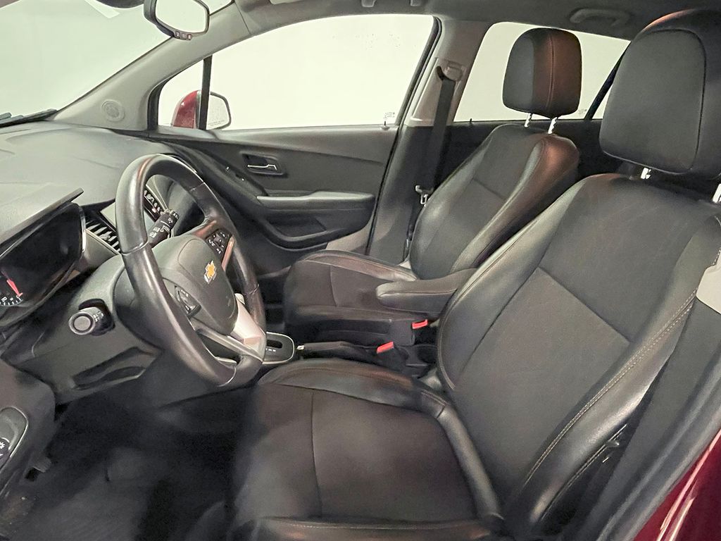 2017 Chevrolet Trax LT photo 2