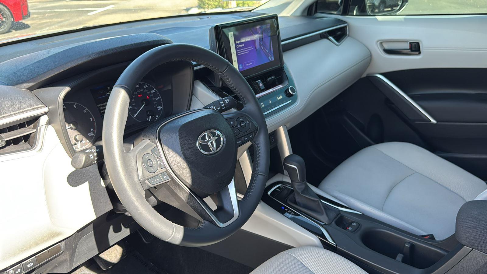 2024 Toyota Corolla Cross LE photo 21