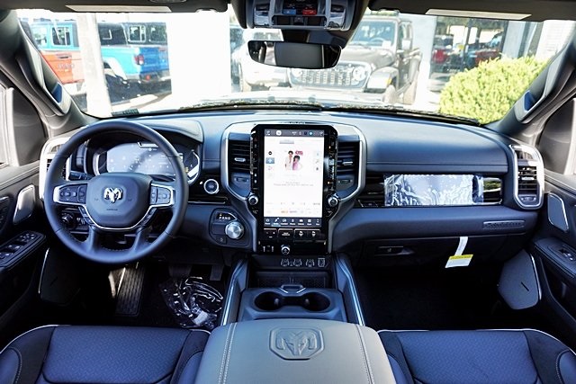 New 2026 Diamond Black Crystal Pearl-Coat Exterior Paint RAM Laramie image 21