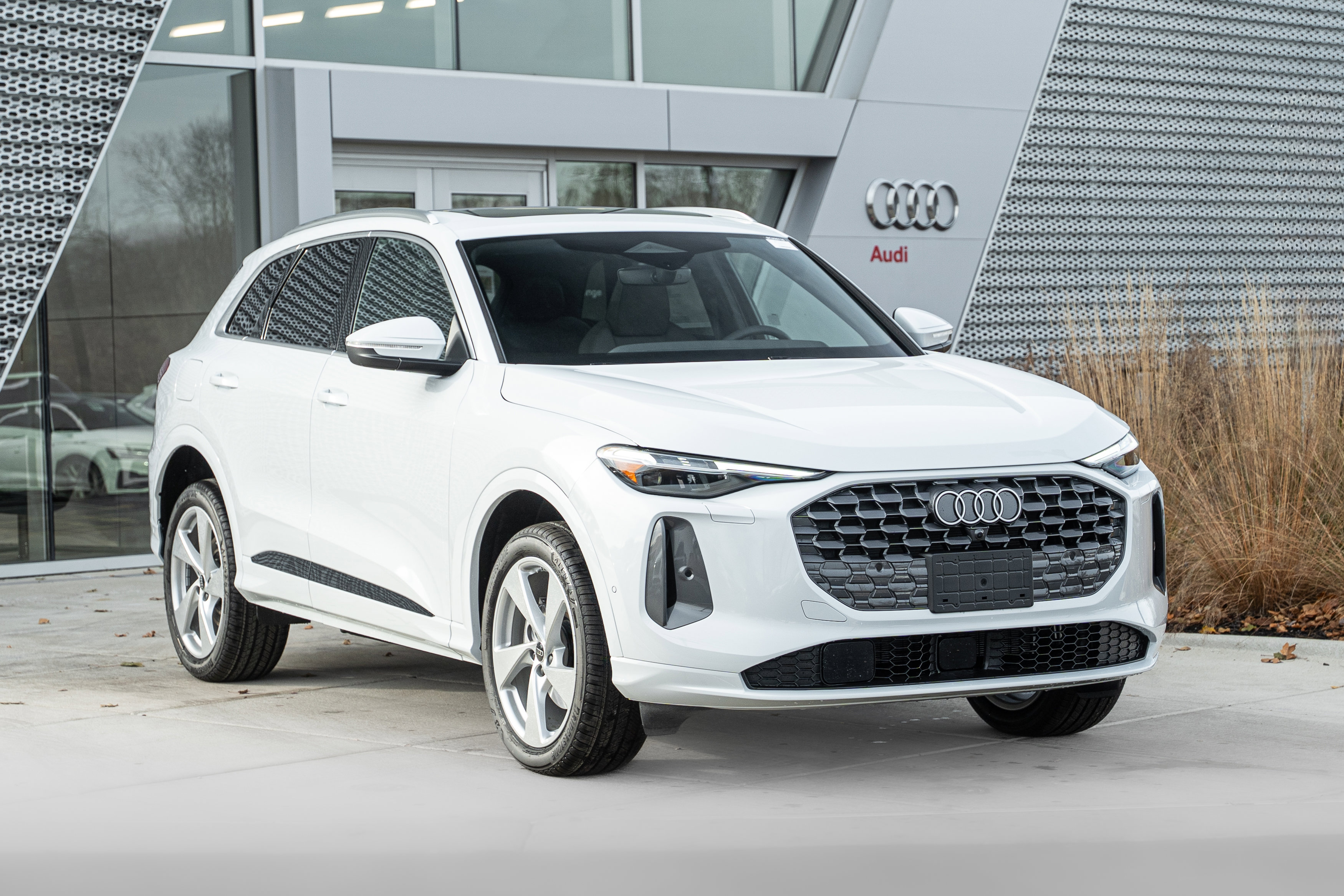 2025 Audi Q5 Premium Plus photo 2