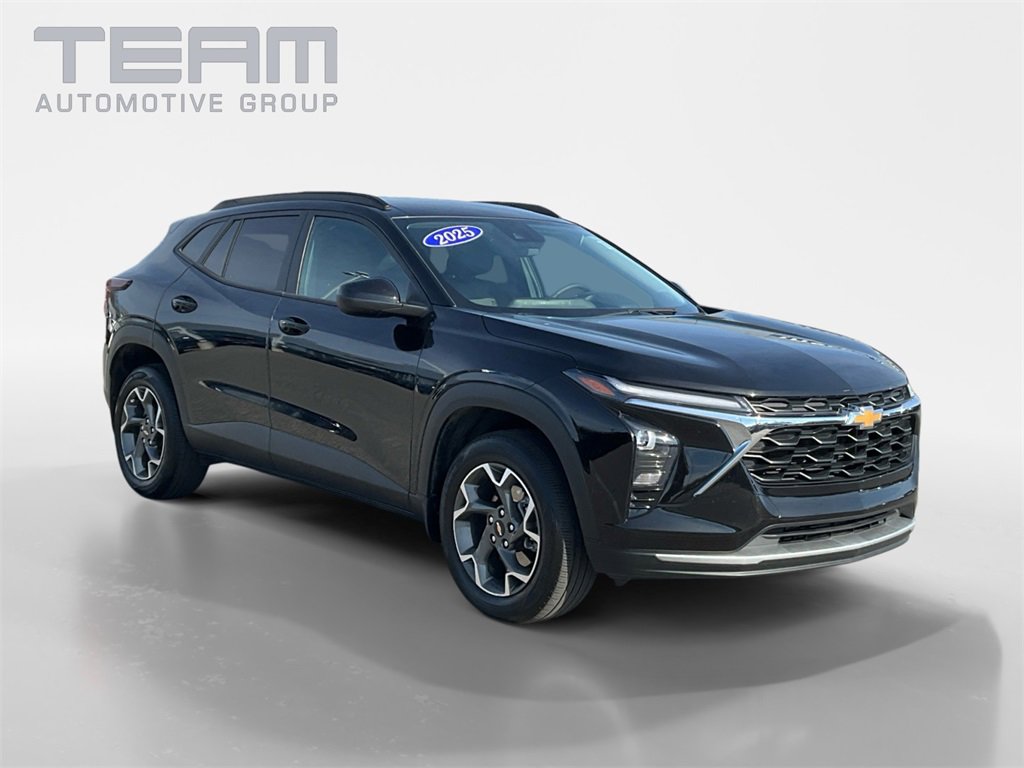 2025 Chevrolet Trax LT's photo