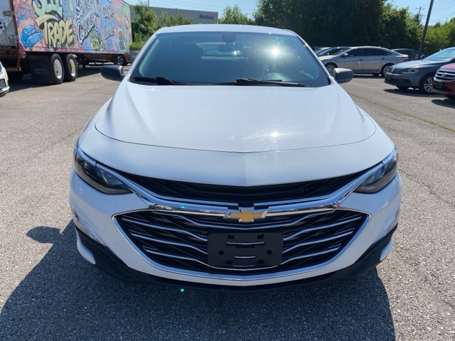 2019 Chevrolet Malibu photo 2