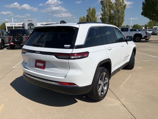 2023 Jeep Cherokee 4xe photo 5