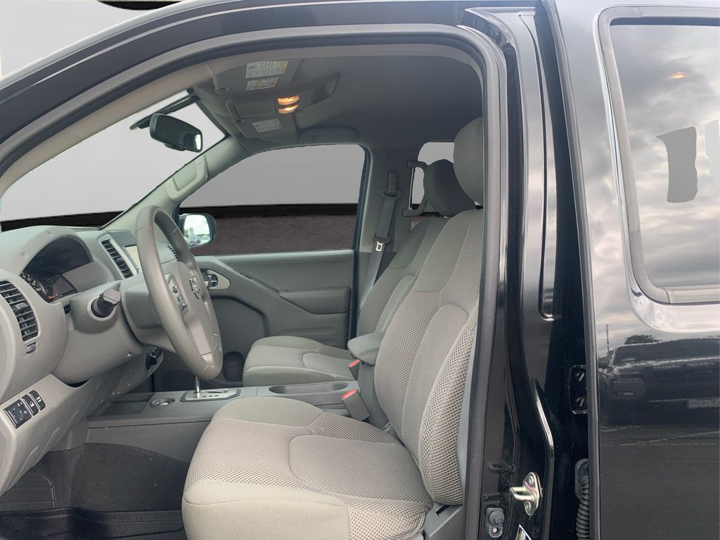 2020 Nissan Frontier SV photo 9