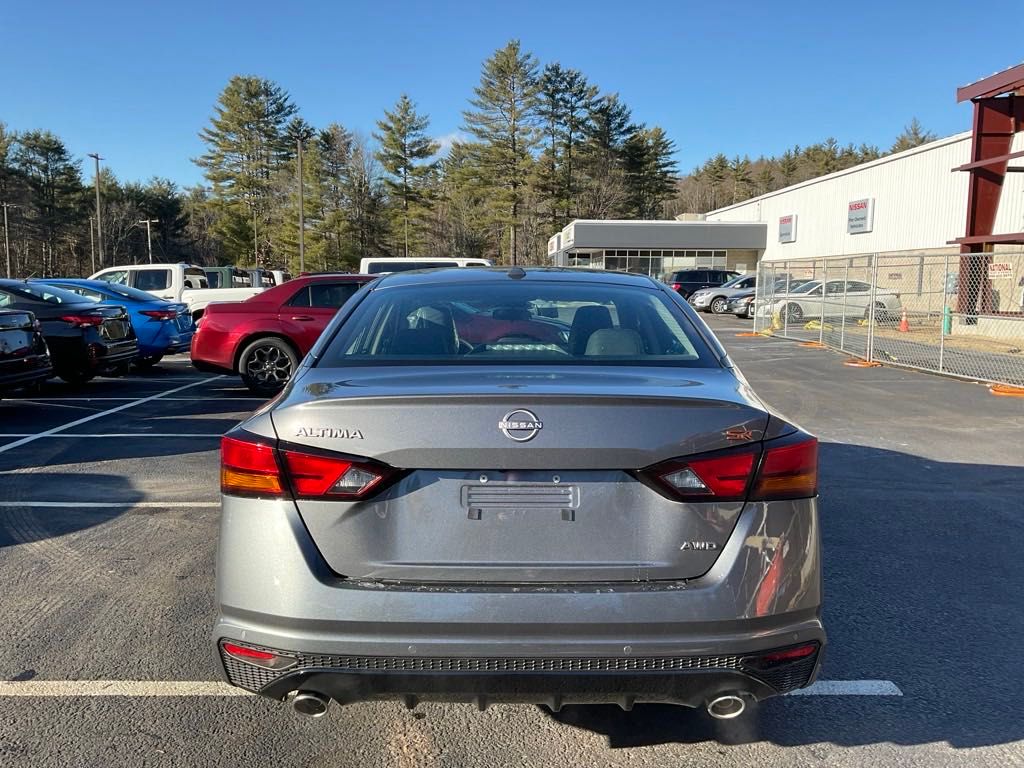 2025 Nissan Altima 2.5 SR photo 6