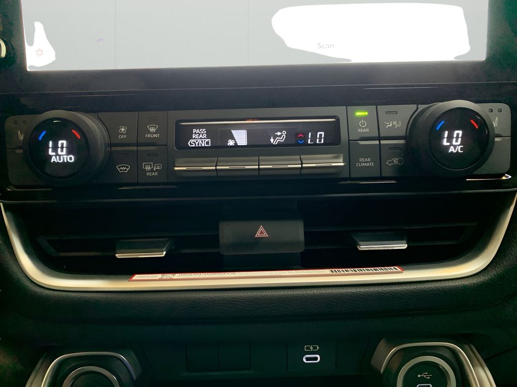 2025 Toyota Grand Highlander XLE photo 17
