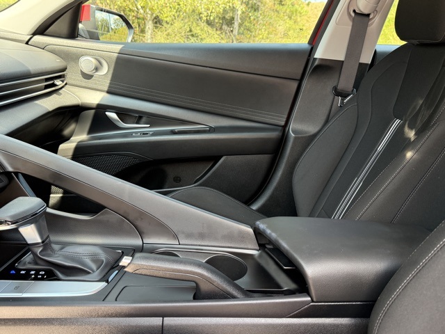 2023 Hyundai Elantra SEL photo 21