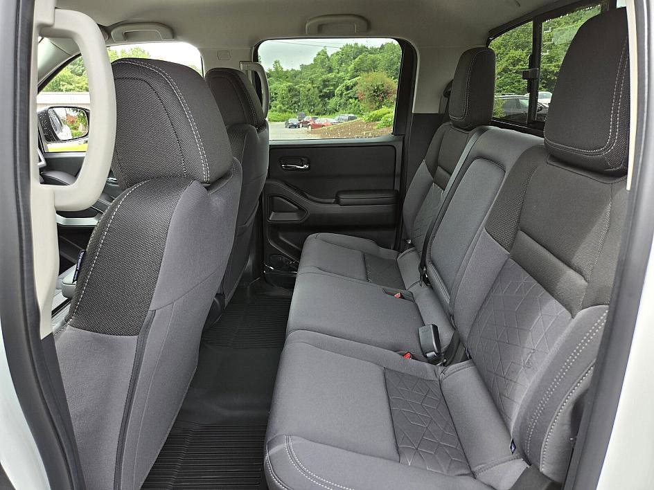 2025 Nissan Frontier Crew Cab SV photo 10