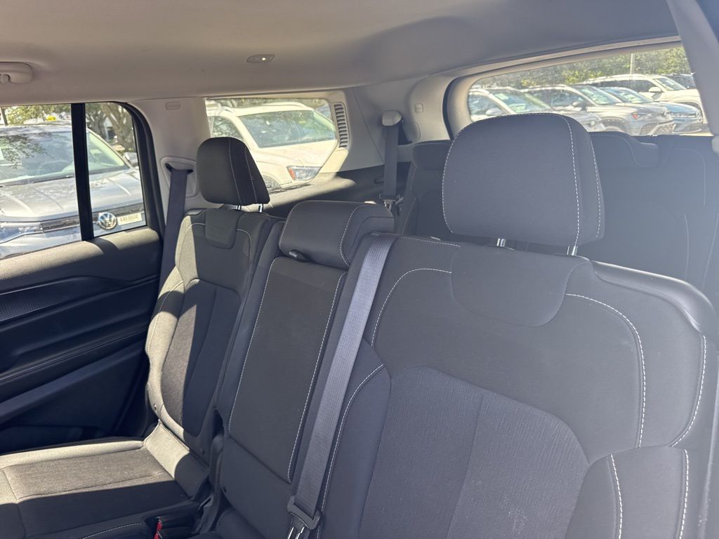2023 Jeep Grand Cherokee Laredo photo 8