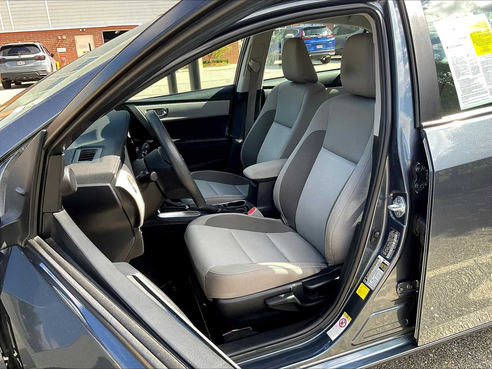 2017 Toyota Corolla LE photo 10