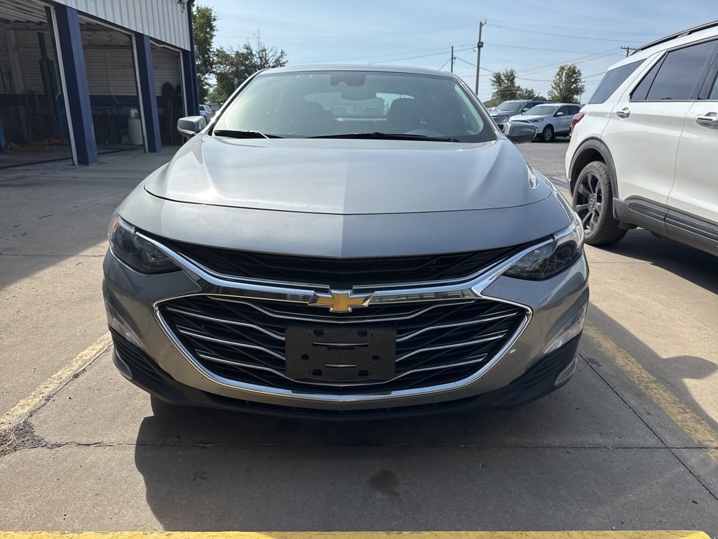 2023 Chevrolet Malibu 1LT photo 2