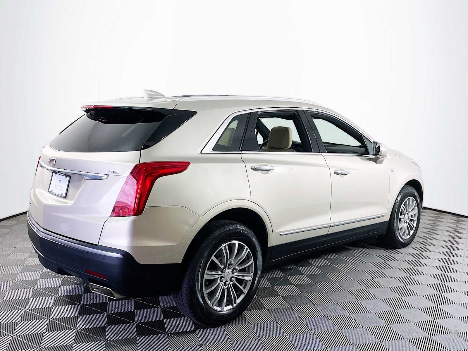 2017 Cadillac XT5 Luxury photo 4