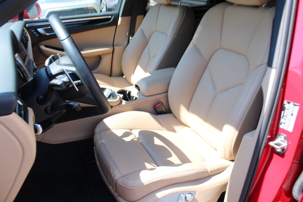 2024 Porsche Macan Base photo 5