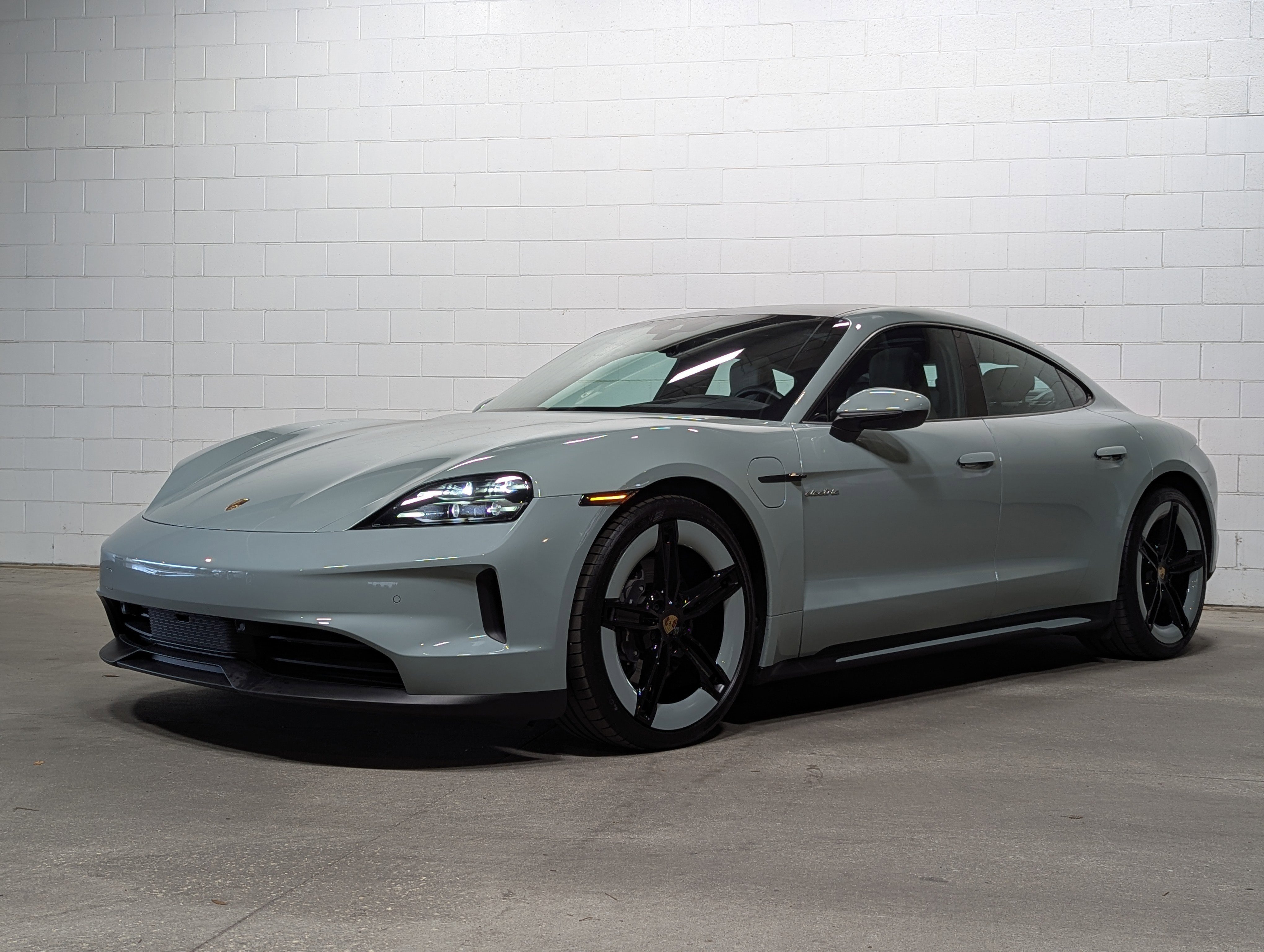 2025 Porsche Taycan Base's photo