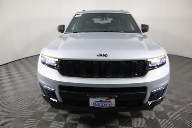 2025 Jeep Grand Cherokee Limited photo 3