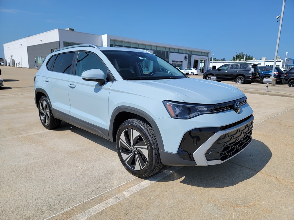 2025 Volkswagen Taos SE's photo