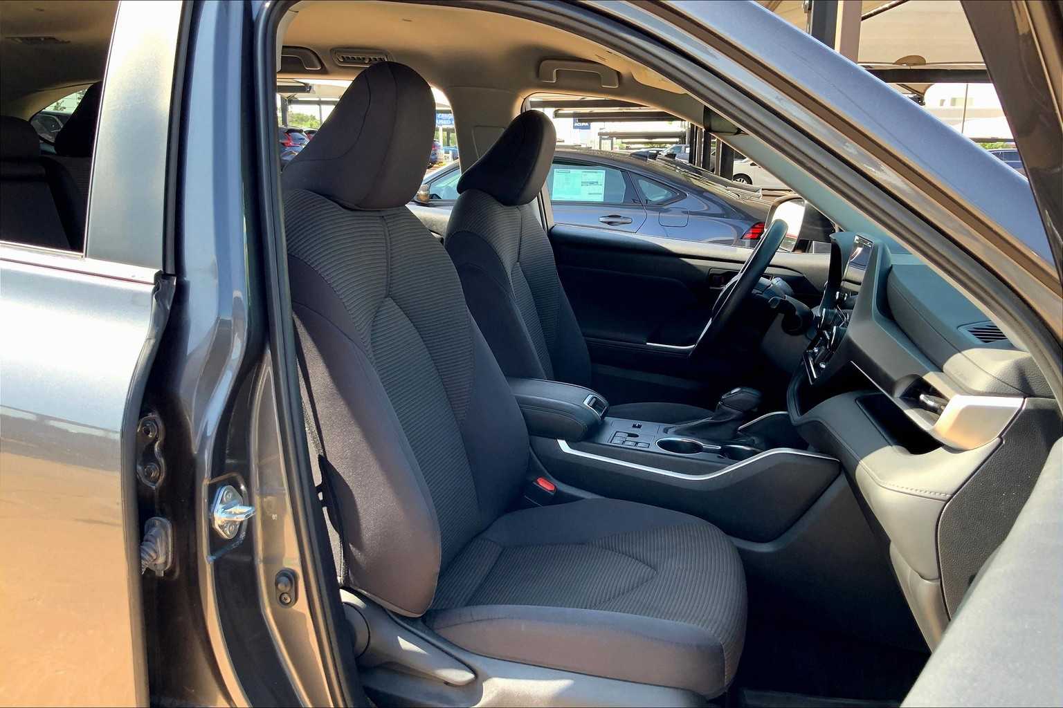 2023 Toyota Highlander L photo 22