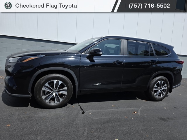2023 Toyota Highlander XLE photo 2