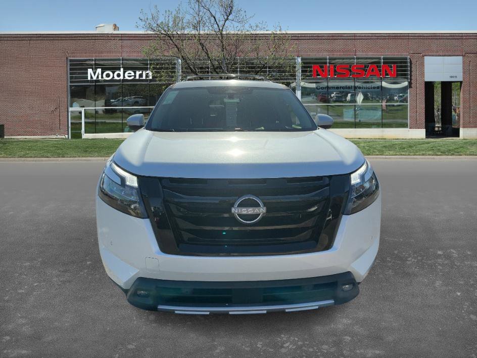 2025 Nissan Pathfinder Platinum photo 4