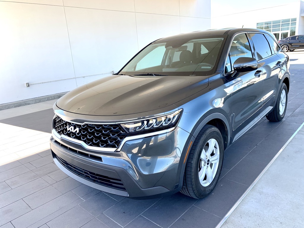 2022 Kia Sorento LX's photo