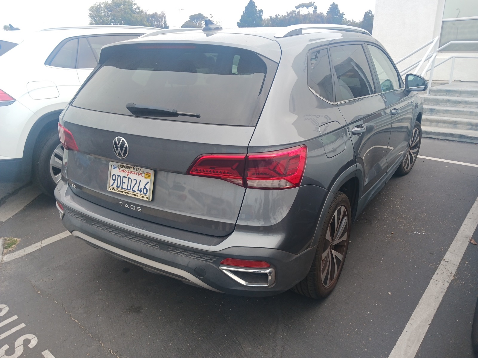 2022 Volkswagen Taos SE photo 3