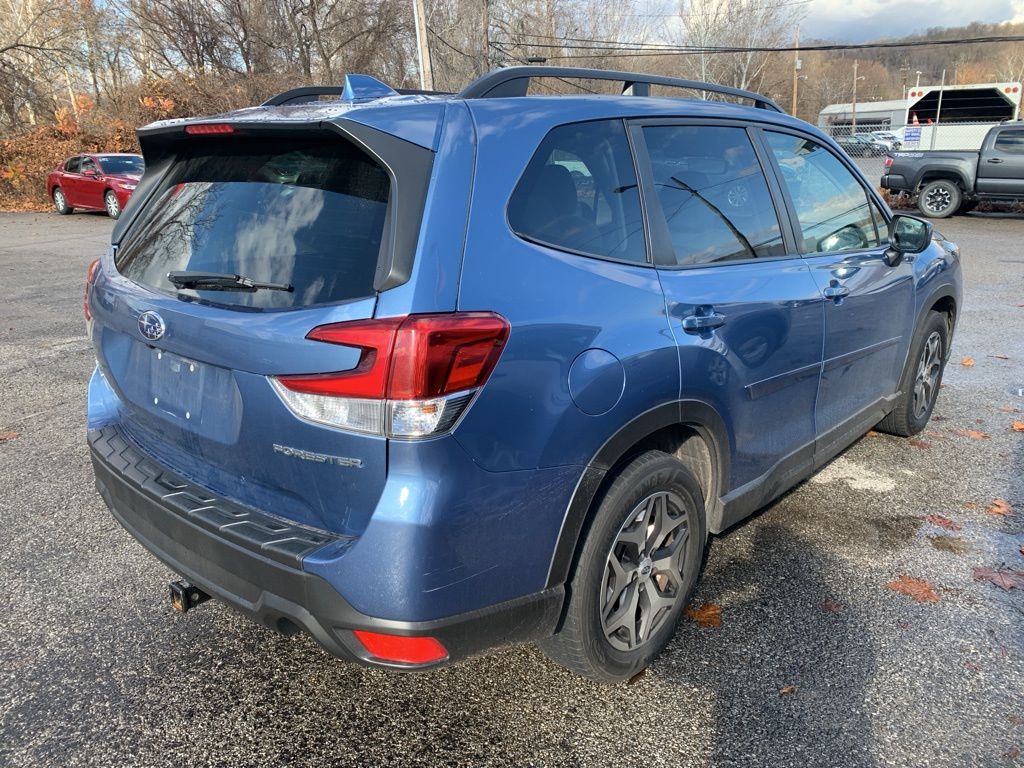 2021 Subaru Forester Premium photo 4