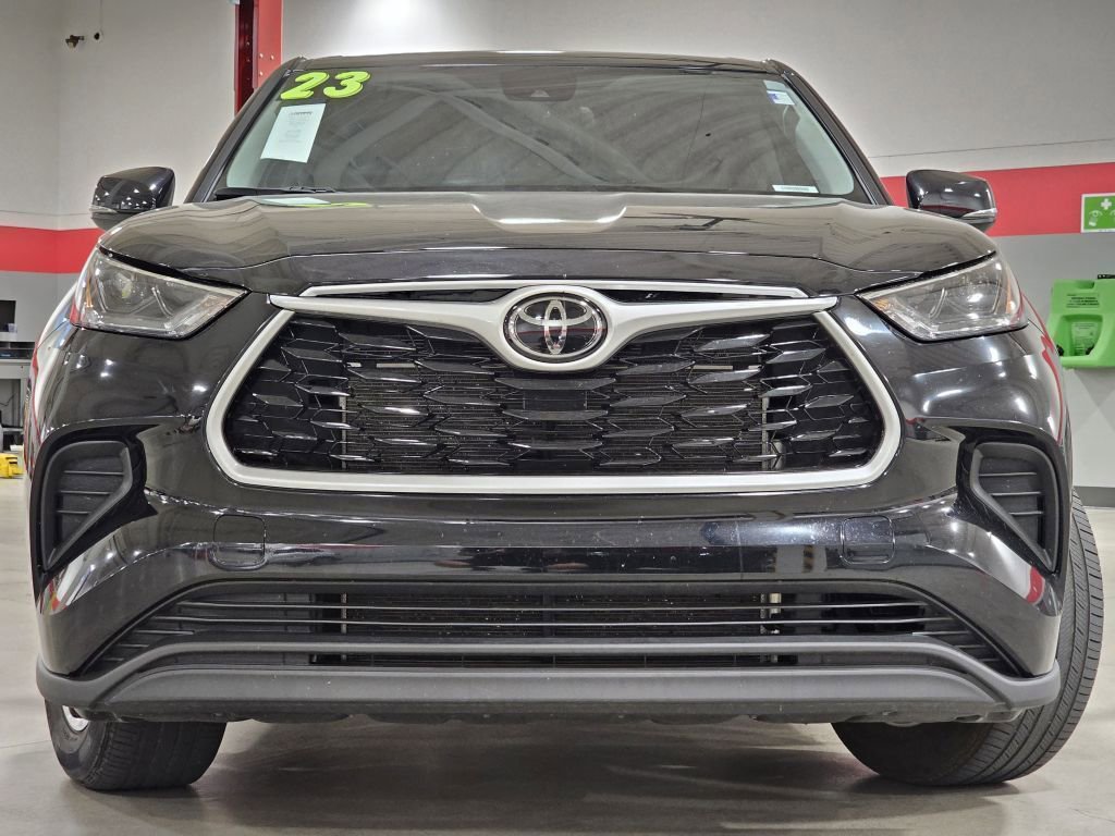 2023 Toyota Highlander L photo 4