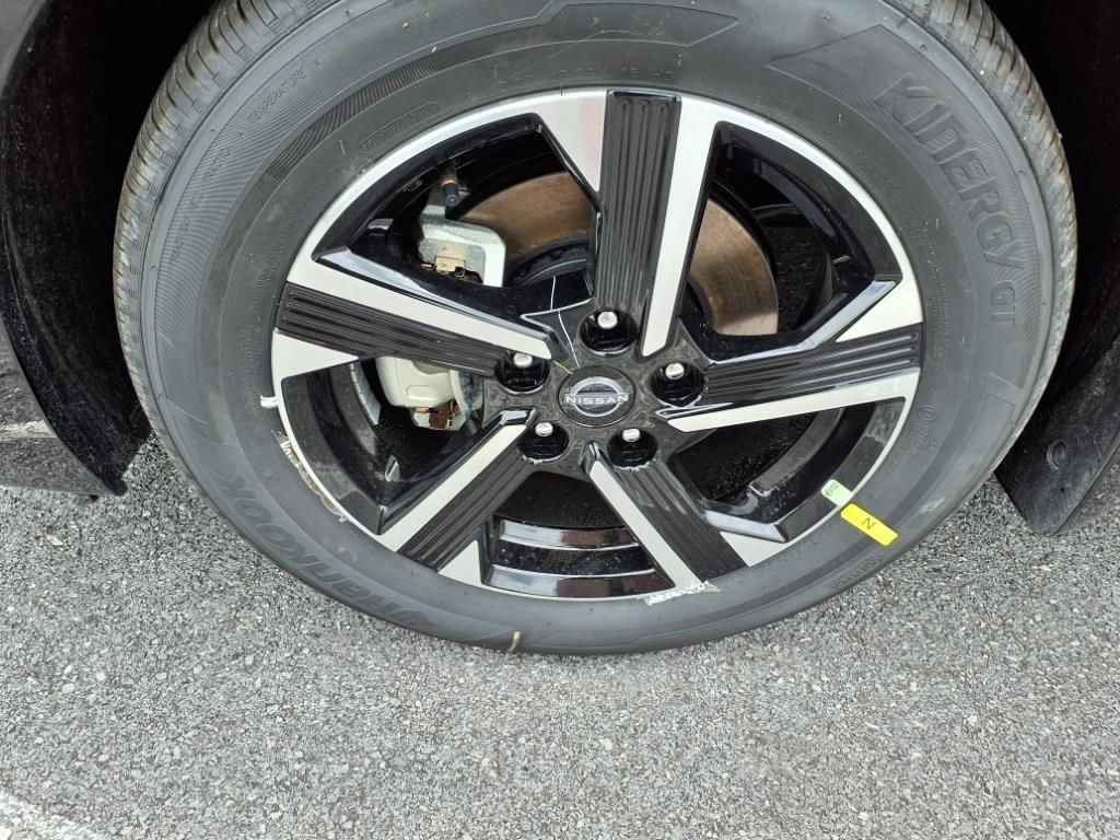 2025 Nissan Sentra SV photo 9