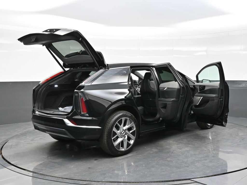 2025 Cadillac Optiq Luxury photo 38