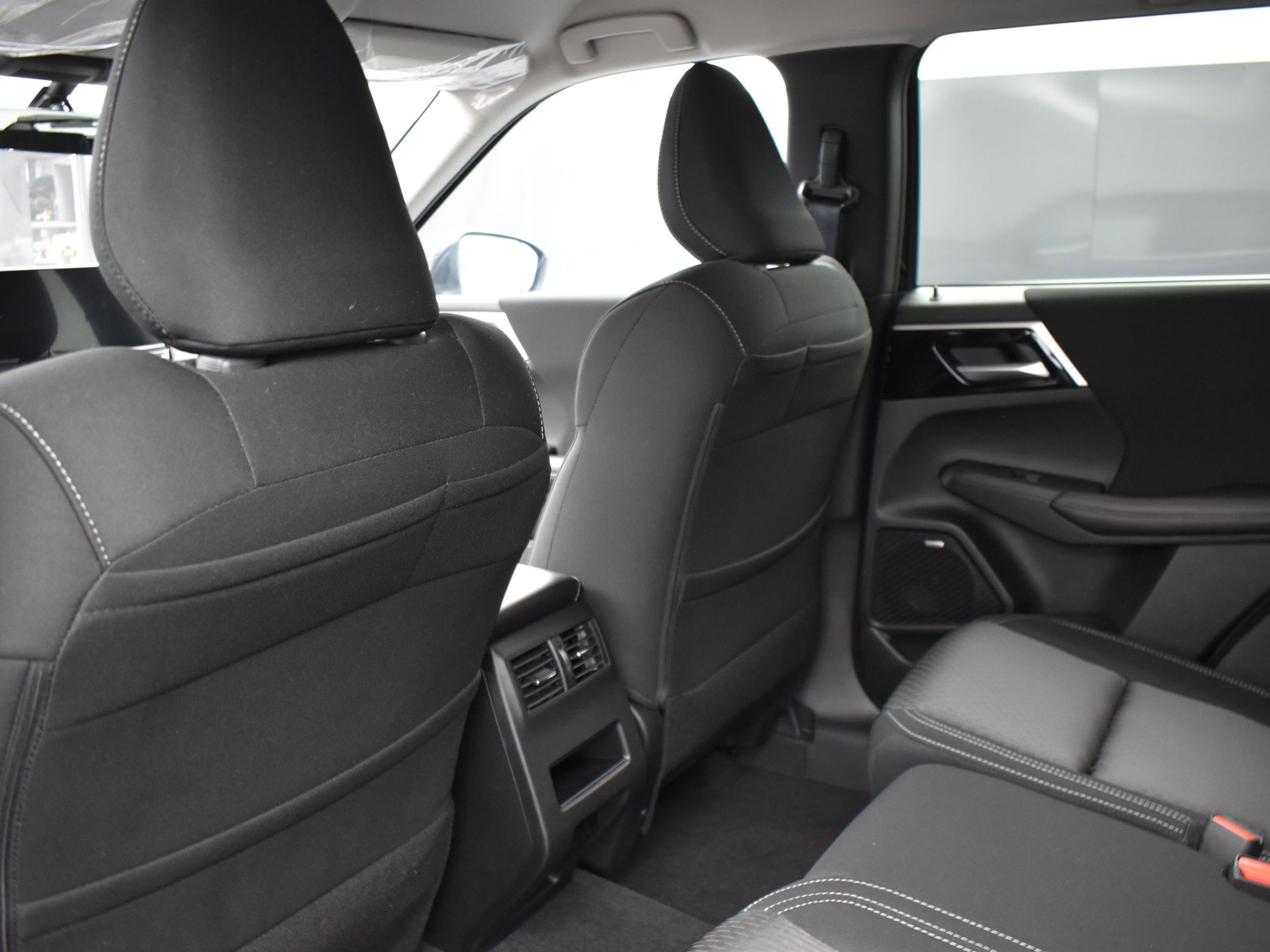 2025 Mitsubishi Outlander ES photo 7