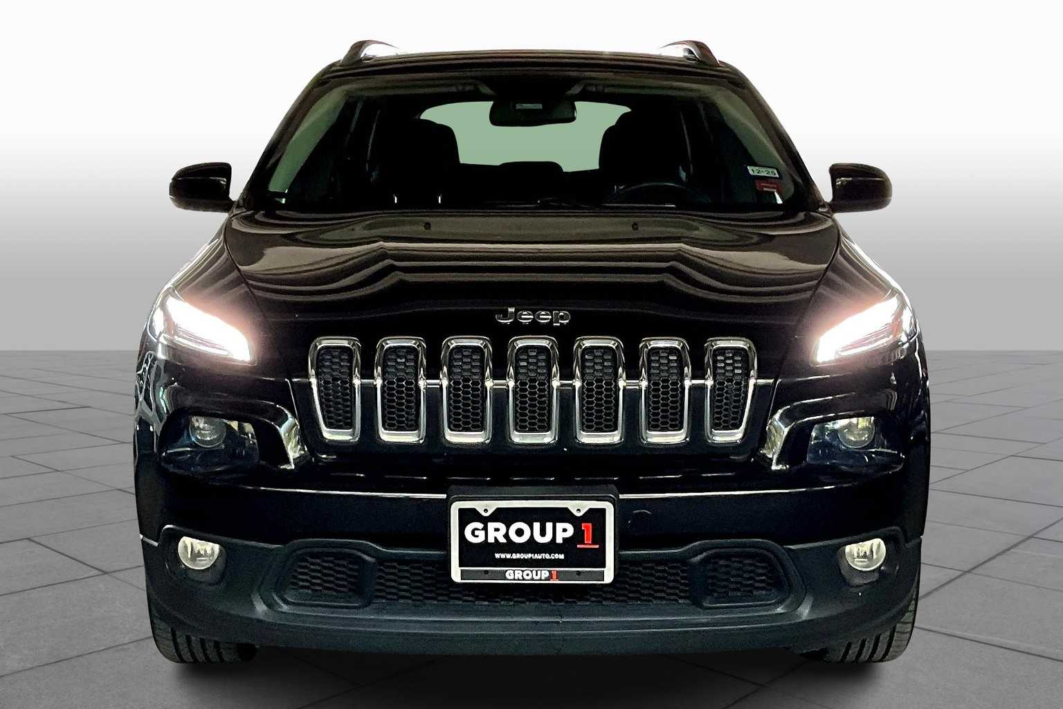 2015 Jeep Cherokee Latitude photo 2