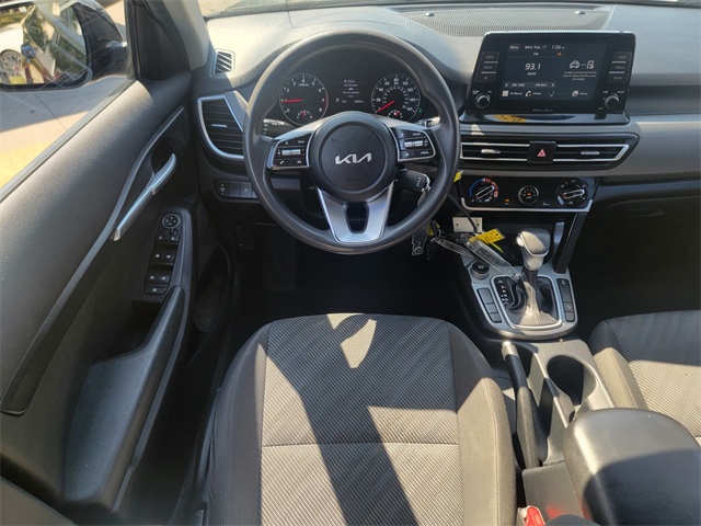 2022 Kia Seltos LX photo 24