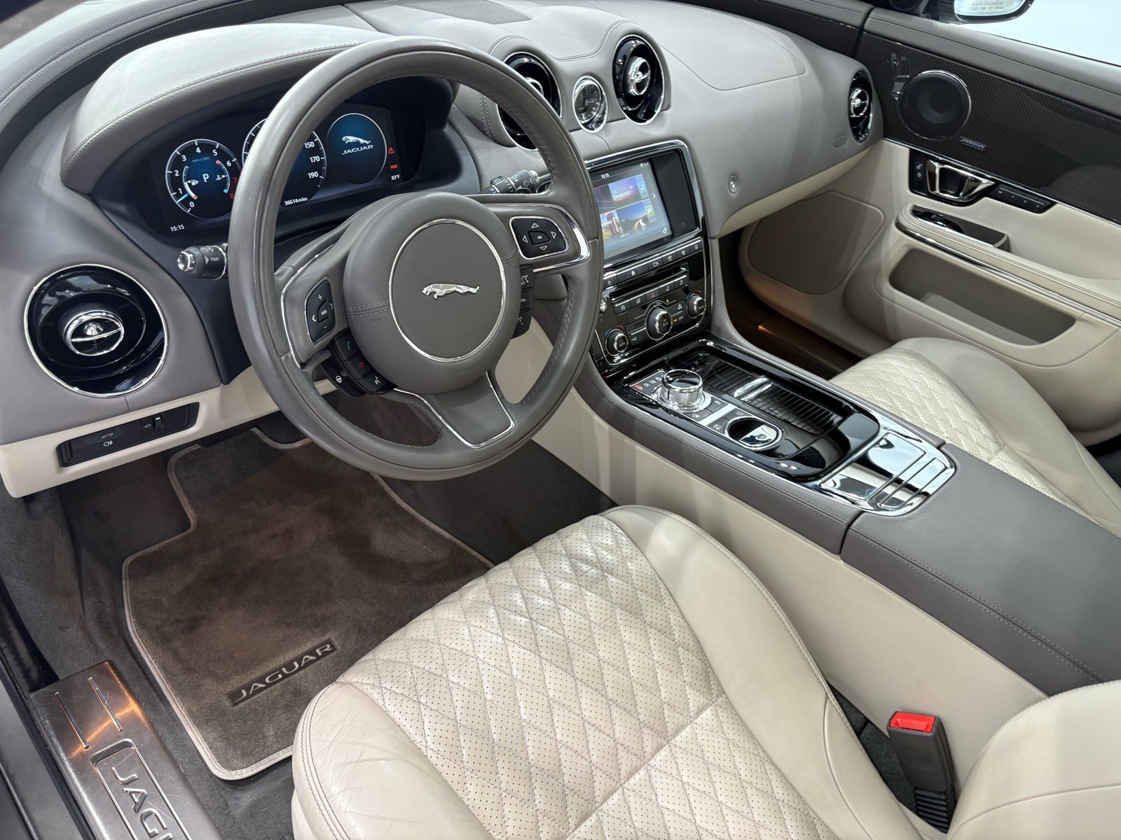 2017 Jaguar XJ L Supercharged photo 8