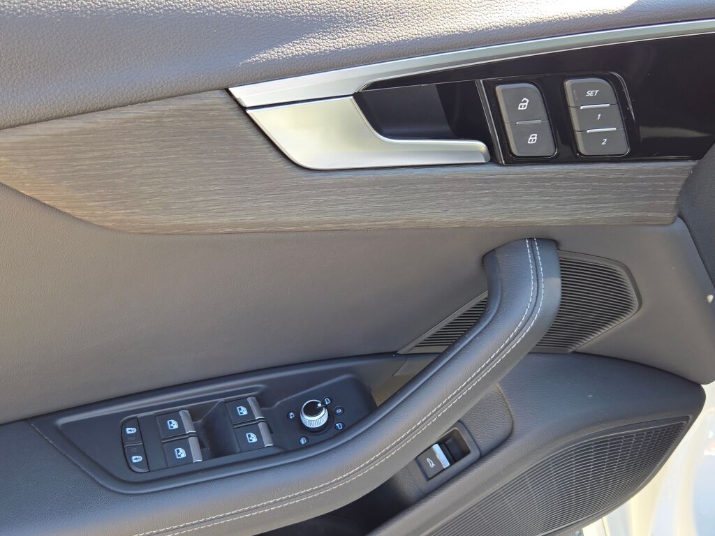 2023 Audi A4 S line Quattro Premium Plus photo 14