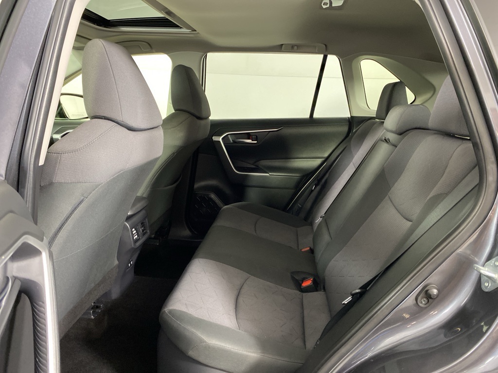 2020 Toyota RAV4 Hybrid XLE photo 23