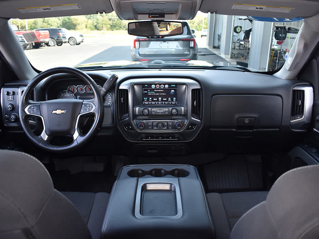 2017 Chevrolet Silverado 1500 LT photo 4