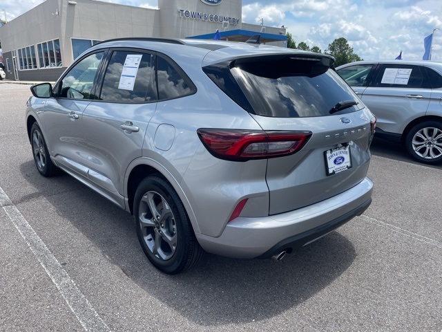 2024 Ford Escape ST-Line photo 4