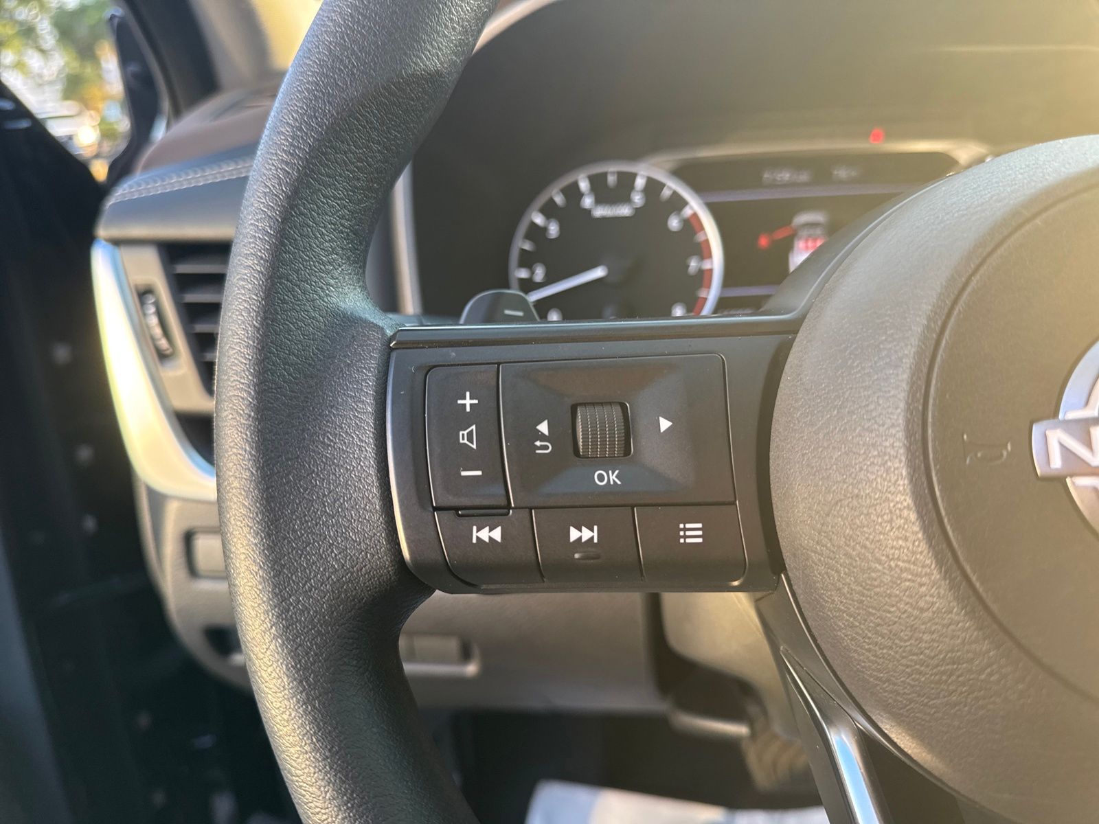 2023 Nissan Rogue S photo 12