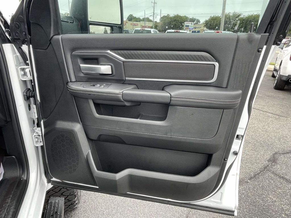 2025 Ram 2500 Big Horn photo 15