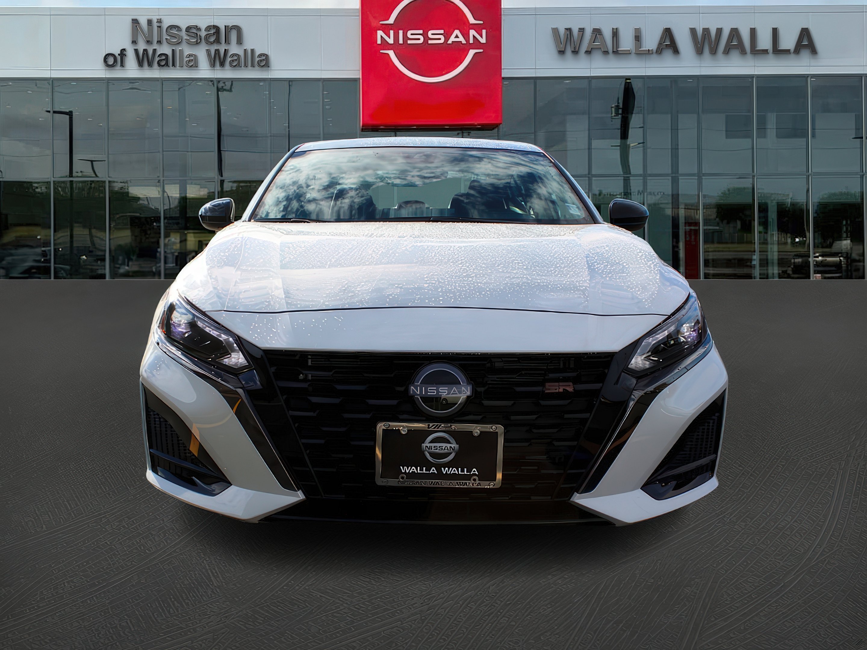 2025 Nissan Altima SR photo 2