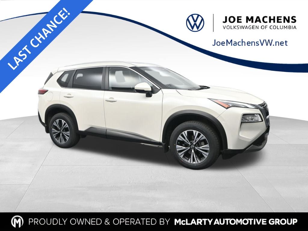 2022 Nissan Rogue SV's photo