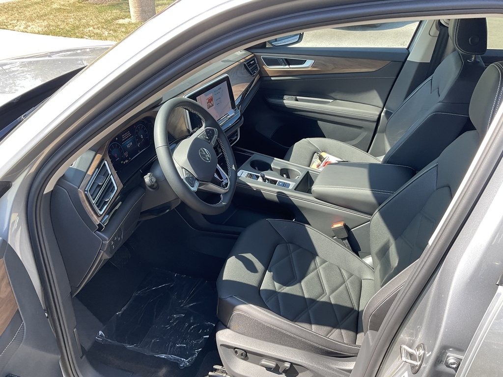 2026 Volkswagen Atlas SE Technology photo 8