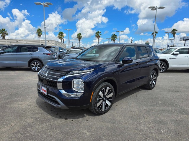 2025 Mitsubishi Outlander SE's photo