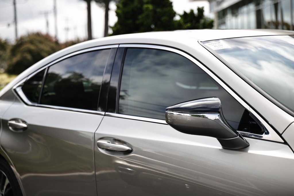 2019 Lexus ES 350 photo 5