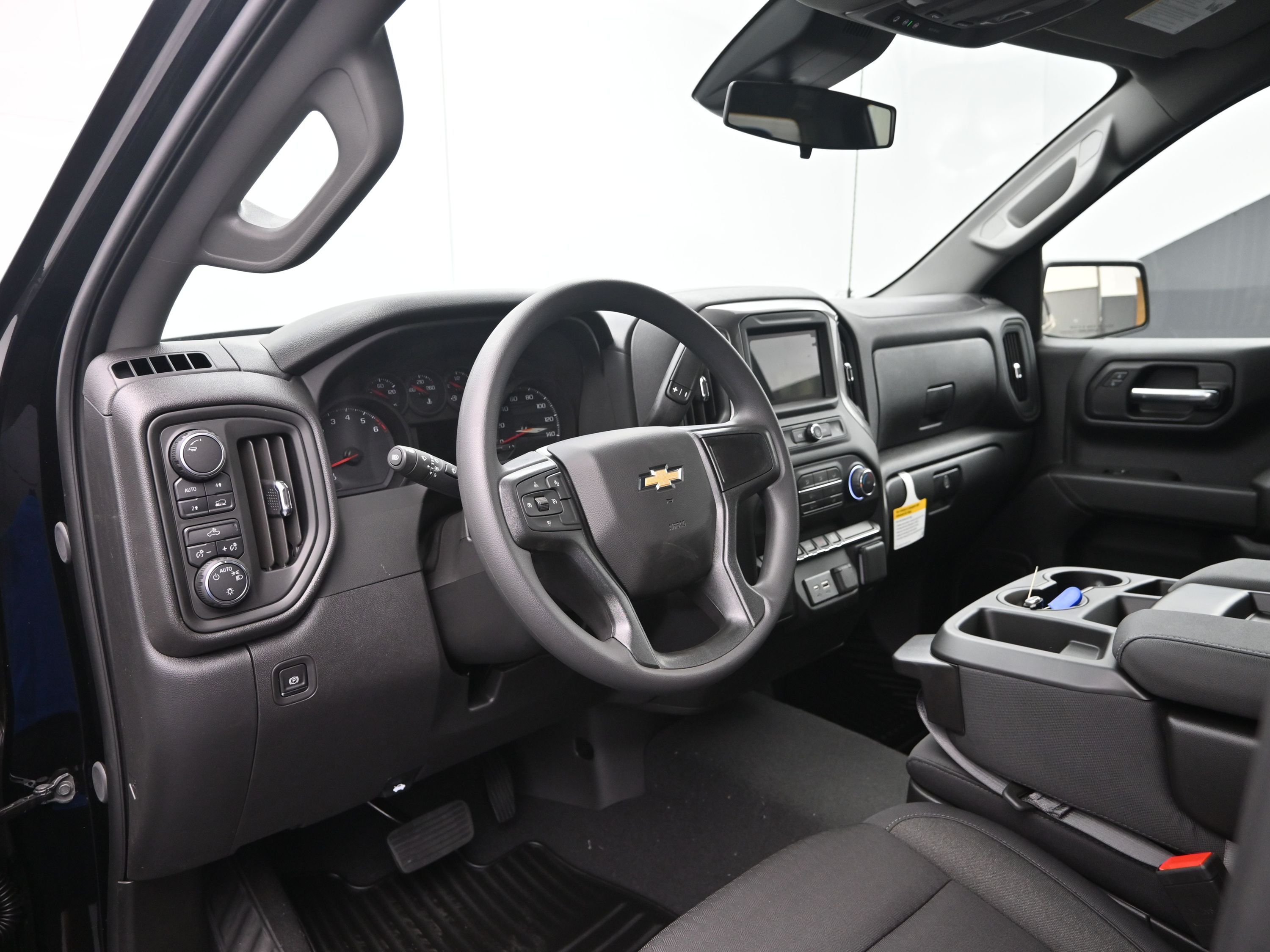 2026 Chevrolet Silverado Custom photo 4