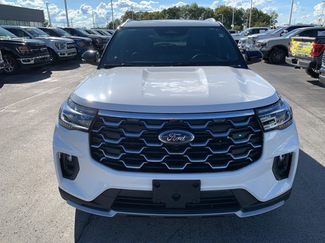 2025 Ford Explorer Platinum photo 2