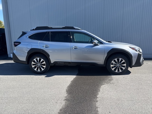 2025 Subaru Outback Touring XT photo 16